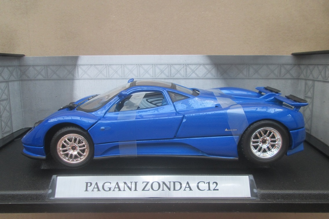 Масштабная модель 1:18 Спортивный легковой автомобиль Pagani Zonda C12, синий (MotorMax)