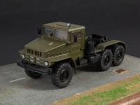 Масштабная модель 1:43 Опытный седельный тягач со стеклопластиковой кабиной 6х6 ЗиЛ-443114 (ModelPro)