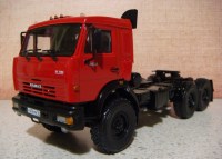 Комплект для самостоятельной сборки 1:43 Седельный тягач 6х6 КамАЗ-44108 (AVD Models)