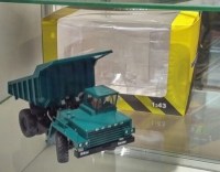 Коллекционная масштабная модель самосвал БелАЗ-540 зеленый