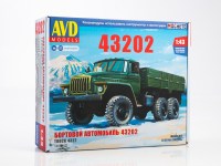 Сборная модель 1:43 Трехосный бортовой грузовик из Миасса 6х6 -43202 с деревянной платформой (AVD Models)