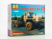 Сборная модель 1:43 Полноприводный седельный тягач из Миасса 6х6 -44202-0311-31, поздняя кабина, двиг. ЯМЗ (AVD Models)