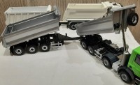 Сборная модель 1:43 Шасси трехосного самосвального прицепа MEGA MPT003 с центрально расположенными осями, с пневмоподвеской (Клен)