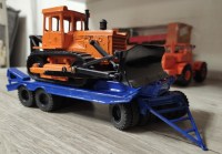 Сборная модель 1:43 Трехосный советский прицеп-тяжеловоз ЧМЗАП-5208 для перевозки спецтехники (Клен) 