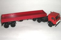 Коллекционная масштабная модель 1:43 Тягач из Челнов -5410 с полуприцепом ОдАЗ-9370 красный (Элекон)