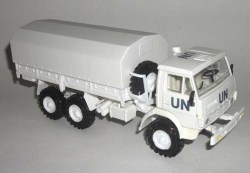 Коллекционная масштабная модель 1:43 КамАЗ-4310 ООН (UN) с тентом (Элекон)