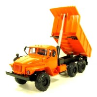 Масштабная модель 1:43 Трехосный строительный самосвал 6х6 из Миасса -55571, короткий капот, двиг. -740, оранжевый (Элекон)