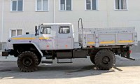 Комплект для сборки: новая бортовая платформа одн. 1:43 Урал-43206, дв. кабина УСТ (Клен)