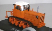 Коллекционная масштабная модель 1:43 Трактор ДТ-75, с журналом