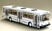 Коллекционная масштабная модель 1:43 Автобус ЛиАЗ-5256 белый (ClassicBus)