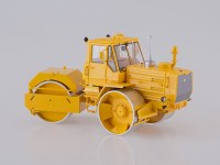 Коллекционная масштабная модель 1:43 Каток дорожный СД-802 на базе Т-150К желтый (SSM)