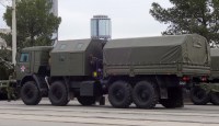 Сборная модель 1:43 Бортовая платформа односторонняя для артиллерийского тягача 6х6 Камский-63501 со удлиненной базой базой 1940+3340 мм (Клен)