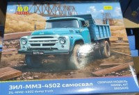 Сборная модель 1:35 Двухосный строительный самосвал 4х2 ЗиЛ-ММЗ-4502, на шасси  ЗиЛ-130Д2, ранняя облицовка радиатора (AVD Models)