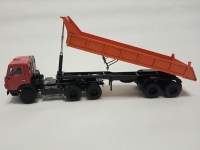 Сборная модель 1:43 Двухосный самосвальный полуприцеп ГКБ-9575, второй серии (Клен)