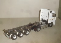 Сборная модель 1:43 Трехосный полуприцеп-контейнеровоз ЧМЗАП-9911.00000.041-ПК для перевозки 20 фт контейнера (Клен)