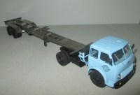 Сборная модель 1:43 Советский двухосный полуприцеп-контейнеровоз ЧМЗАП-9991 для перевозки одного 40 фт контейнера или двух 20 футов (Клен)