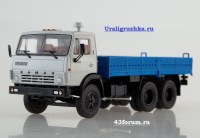 Коллекционная масштабная модель 1:43 Грузовой автомобиль 6х4 КамАЗ-5320 серый,  синий (АИСТ)
