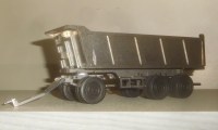 Сборная модель 1:43 Трехосный самосвальный прицеп с поворотной тележкой МАЗ-856102-020 (Клен)