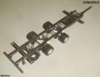 Комплект для сборки: металлическая модель 1:43 Низкорамный прицеп-тандем контейнеровоз (система сменных кузовов, BDF) МАЗ-837310-3010 (Клен)