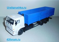 Комплект для самостоятельной сборки 1:43 Зерновоз 6х4 КамАЗ-65117 ранний (AVD Models, Клен)