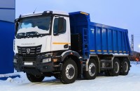 Сборная модель 1:43 Современный четырехосный самосвал 8х4 КамАЗ-65951 семейства К5 (AVD Models)