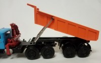 Сборная модель 1:43 Двухосный самосвальный полуприцеп модели -9516 завода "Ремдорстроймаш" для тягачей -44202, -44223 из Миасса (Клен)