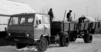 Сборная модель 1:43 Одноосный бортовой полуприцеп КАЗ-717, для тягачей КАЗ-608, ЗиЛ-130В1, упрощенный вариант (Клен)