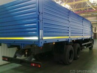 Комплект для самостоятельной сборки 1:43 Зерновоз 6х4 КамАЗ-65117, рестайлинг ЕВРО 4 (AVD Models, Клен)