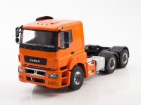 Масштабная модель 1:43 Седельный тягач 6х4 КамАЗ-65206, низкая крыша, оранжевый, Автоистория (АИСТ), дилерская упаковка для  ПАО КАМАЗ