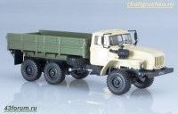 Коллекционная масштабная модель 1:43 Бортовой автомобиль 6х6 Урал-43202 с журналом №29 (De Agostini)
