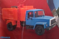 Коллекционная масштабная модель 1:43 Мусоровоз 4х2 КО-413 (ГАЗ-3307) с журналом №54 (De Agostini)