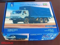 Комплект для самостоятельной сборки 1:43 Бортовой  грузовик 6х4 КамАЗ-53212 с тентом (AVD Models)