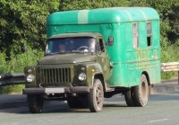 Сборная модель 1:43 Фургон-автомагазин ЛуАЗ-37031 (52) на шасси автомобиля 4х2 Горький-52 (AVD Models)