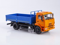 Масштабная модель 1:43 Современный бортовой автомобиль 4х2 КамАЗ-43253, оранжевый, синий, Автоистория (АИСТ) для ПАО КАМАЗ