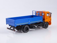 Масштабная модель 1:43 Современный бортовой автомобиль 4х2 КамАЗ-43253, оранжевый, синий, Автоистория (АИСТ) для ПАО КАМАЗ