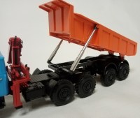 Сборная модель 1:43 Двухосный самосвальный полуприцеп модели -9516 завода "Ремдорстроймаш" для тягачей -44202, -44223 из Миасса (Клен)
