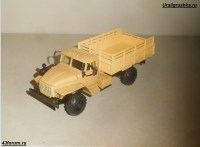 Масштабная модель 1:43 Бортовой грузовик 4х4 Миасский-43206, ранний, песочный, без тента (Элекон)