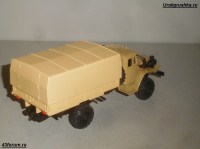 Масштабная модель 1:43 Бортовой грузовик 4х4 Миасский-43206, ранний, с тентом, песочный (Элекон)