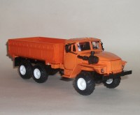 Коллекционная масштабная модель 1:43 Сельскохозяйственный самосвал 6х6 Миасский -5557 оранжевый (Элекон)
