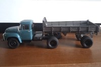 Сборная модель 1:43 Одноосный самосвальный полуприцеп ПС-1305 для ЗиЛ-130В1 (Клен)