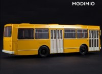 Масштабная модель 1:43 Городской автобус ЛАЗ-4202, желтый с журналом №12 (Наши Автобусы. Modimio)