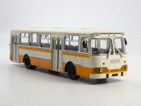 Масштабная модель 1:43 Городской автобус ЛиАЗ-677М, бежевый, охра, Советский Автобус (СОВА)