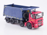 Масштабная модель 1:43 Четырехосный самосвал-углевоз 8х4 КАМАЗ-65801 Т5, кабина К4, красный, синий, Start Scale Models (SSM)