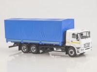 Масштабная модель 1:43 Трехосный бортовой грузовой автомобиль КАМАЗ-65117, рестайлинг, с тентом, белый, синий, Start Scale Models (SSM)