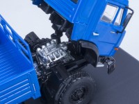 Коллекционная масштабная модель 1:43 Грузовой автомобиль КамАЗ-43118 белый, синий (SSM)