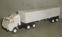 Масштабная модель 1:43 Седельный тягач 6х4 КамАЗ-5410 с обтекателем с двухосным полуприцепом ОдАЗ-9370, тент, белый (Элекон)