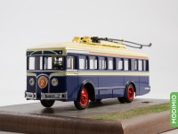 Масштабная модель 1:43 Первый советский троллейбус ЛК-1 с журналом №24 (Наши Автобусы. Modimio)